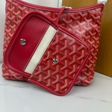 Goyard 新款mini Bohème Hobo腋下包出货啦,迷你包是轻巧、灵活和安全的缩影,这要归功 Goyard 新款mini Bohème Hobo腋下包出货啦,迷你包是轻巧、灵活和安全的缩影,这要归功