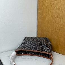 Goyard 新款mini Bohème Hobo腋下包出货啦,迷你包是轻巧、灵活和安全的缩影,这要归功 Goyard 新款mini Bohème Hobo腋下包出货啦,迷你包是轻巧、灵活和安全的缩影,这要归功