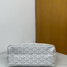 Goyard 新款mini Bohème Hobo腋下包出货啦,迷你包是轻巧、灵活和安全的缩影,这要归功 Goyard 新款mini Bohème Hobo腋下包出货啦,迷你包是轻巧、灵活和安全的缩影,这要归功
