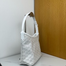 Goyard 新款mini Bohème Hobo腋下包出货啦,迷你包是轻巧、灵活和安全的缩影,这要归功 Goyard 新款mini Bohème Hobo腋下包出货啦,迷你包是轻巧、灵活和安全的缩影,这要归功
