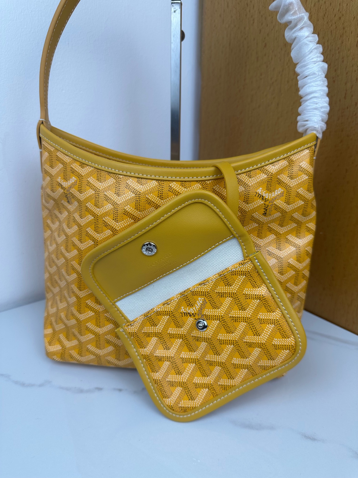 Goyard 新款mini Bohème Hobo腋下包出货啦，迷你包是轻巧、灵活和安全的缩影，这要归功