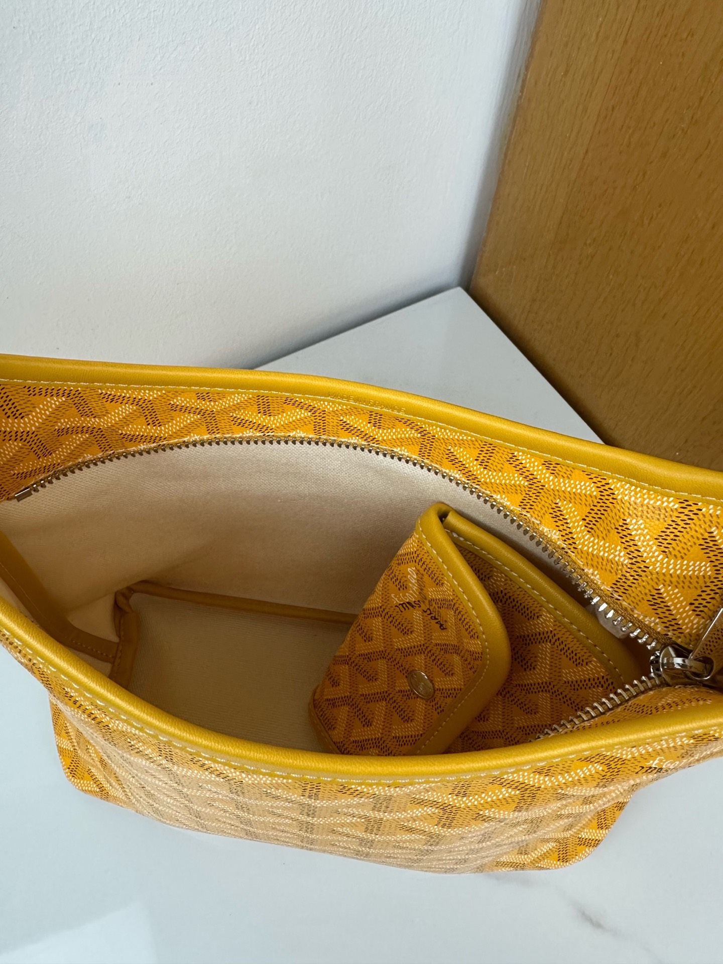 Goyard 新款mini Bohème Hobo腋下包出货啦，迷你包是轻巧、灵活和安全的缩影，这要归功