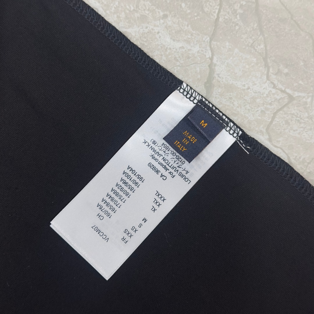 טי שירט לואי ויטון שרוול קצר עם שבב NFC - איכות פרימיום 8 o 1j1la55fa1524l6rfv2n4jcvr6