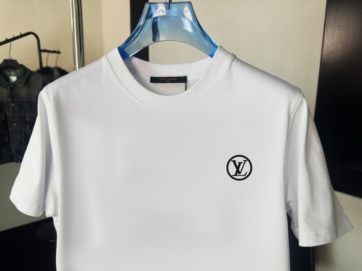 Louis Vuitton 2025 High-Quality Round Neck Short Sleeve T-Shirt with NFC Chip 5 o 1j1la5i6fbbc1ceo16ior6grli3
