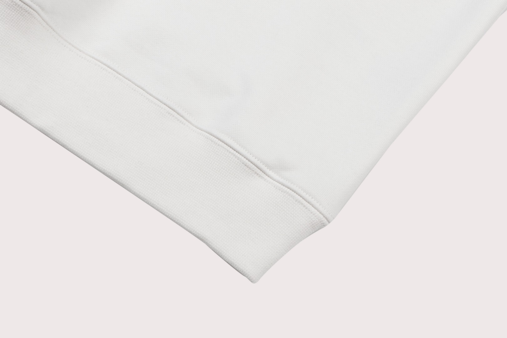 🅿110 爆款上架🔥❗
💫〖 路易威登  LV 〗 时尚圆领卫衣
随意搭配各种都是妥妥的帅气😎衣服整体用双坎肩做法，双坎肩做法使整件衣服更加有立体感觉，
不是一般工厂能做到如此精细的工种
2025春款专柜在售，精致圆领毛圈卫衣  高端双股纯棉 定制拉架罗纹同缸同染  三标齐全 
胸口工艺采用胸前简约大气的精致图案，任何年龄段都轻松驾驭！
贴身舒适！定制加厚440克毛圈卫衣面料，摸起来柔软舒适，版型立体有形！🙌🏻
且非常的透气，随便搭件衣服就能出门的百搭款！✔
颜色：黑色  白色 杏色
码数：S M L XL 2XL