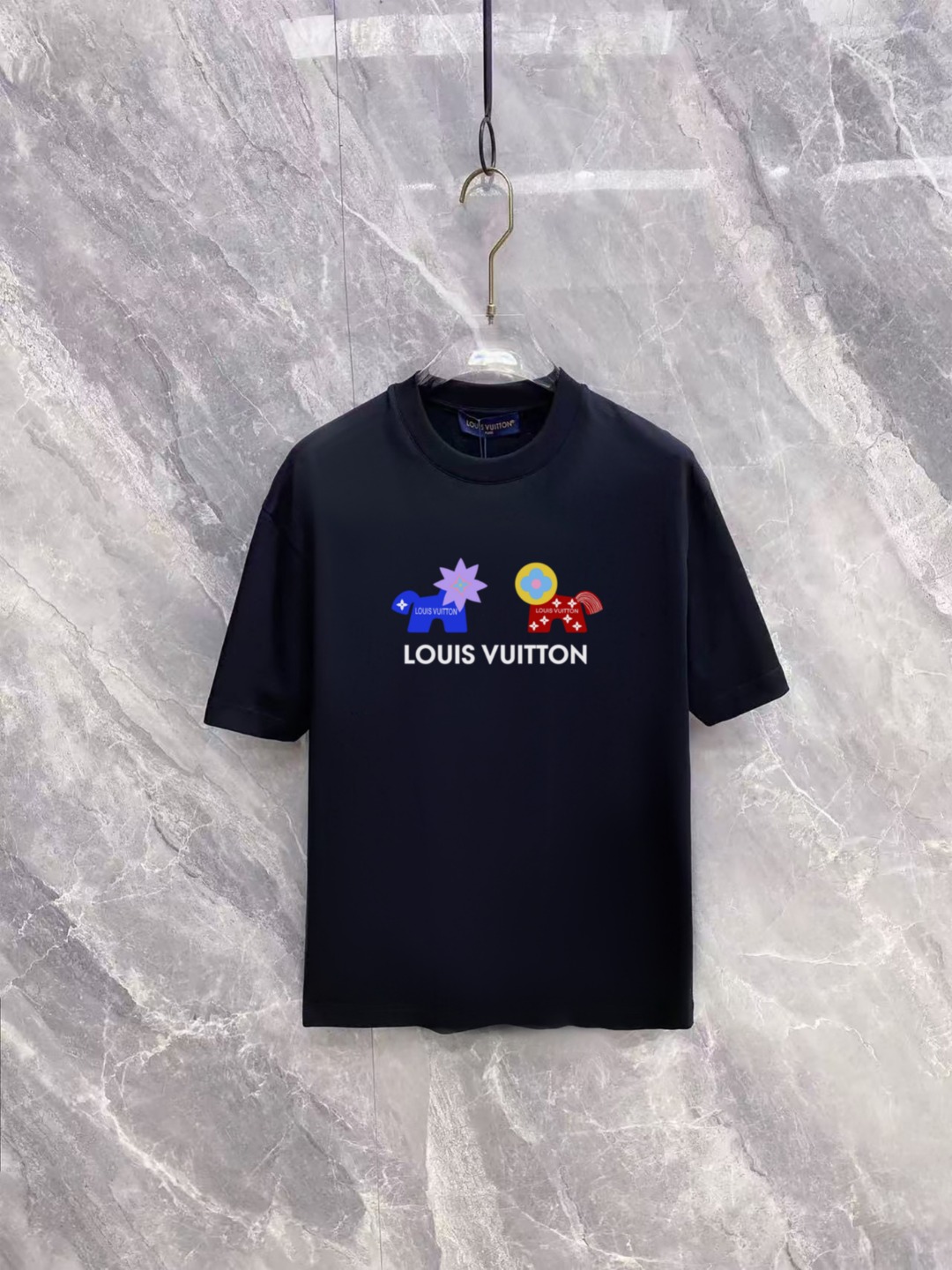 P70 versión mejorada 《LV~Louis Vuitton》 2026 nuevo estilo de camiseta de cuello redondo de alta calidad, tejido y teñid…
