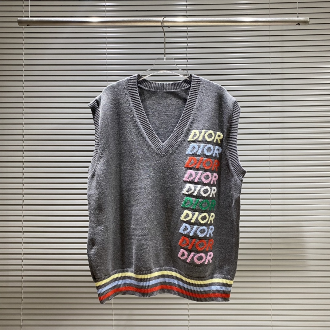 Dr Dior Jersey chaleco con cuello en V a rayas de jacquard con letras multicolores Color: Gris Albaricoque Talla: S M L…