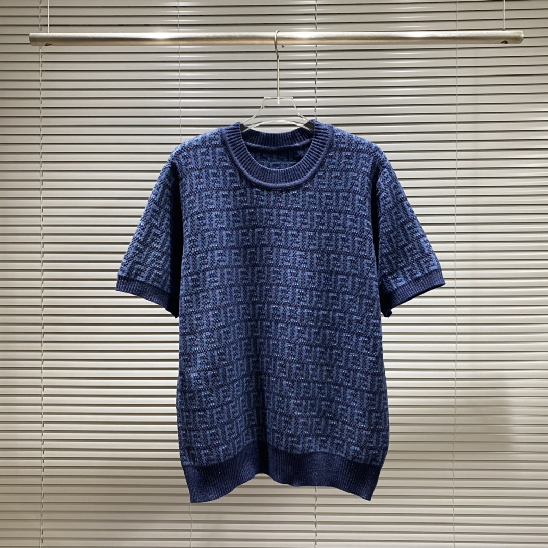 FD Fendi suéter de manga corta con cuello redondo jacquard doble F logo con efecto de relieve. Color: azul. T…
