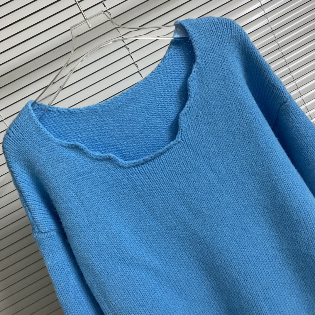 “348 Crooked Crustace Crusades: Sweaters in Blue, Almond, and Black Codes” - 图片 3