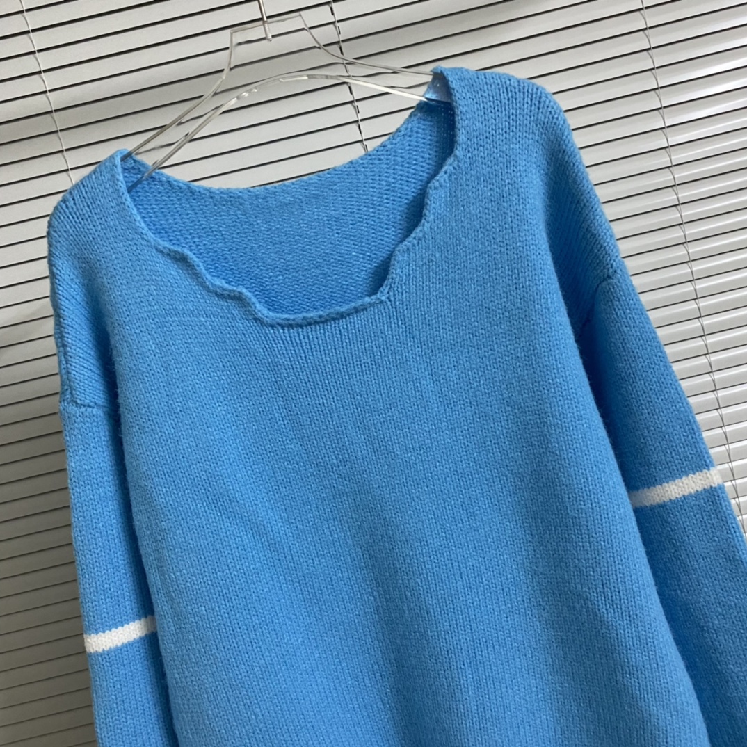 “348 Crooked Crustace Crusades: Sweaters in Blue, Almond, and Black Codes” - 图片 6
