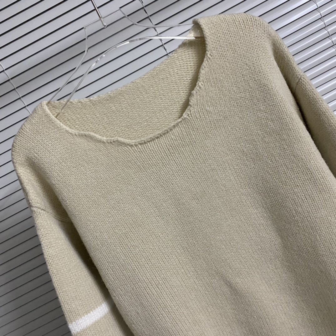 “348 CH Crooked Crustace Crusades Sweaters: Blue, Almond, Black, Sizes SM-XXL” - 图片 3
