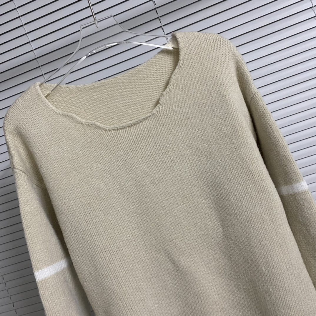“348 CH Crooked Crustace Crusades Sweaters: Blue, Almond, Black, Sizes SM-XXL” - 图片 7