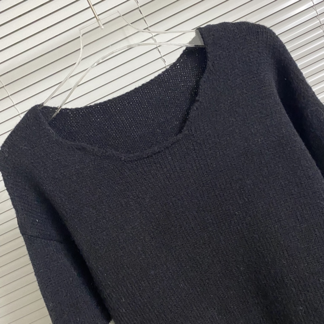 “348 Crooked Crustace Crusades: Sweaters in Blue, Almond, Black, Sizes SM-XXL” - 图片 3