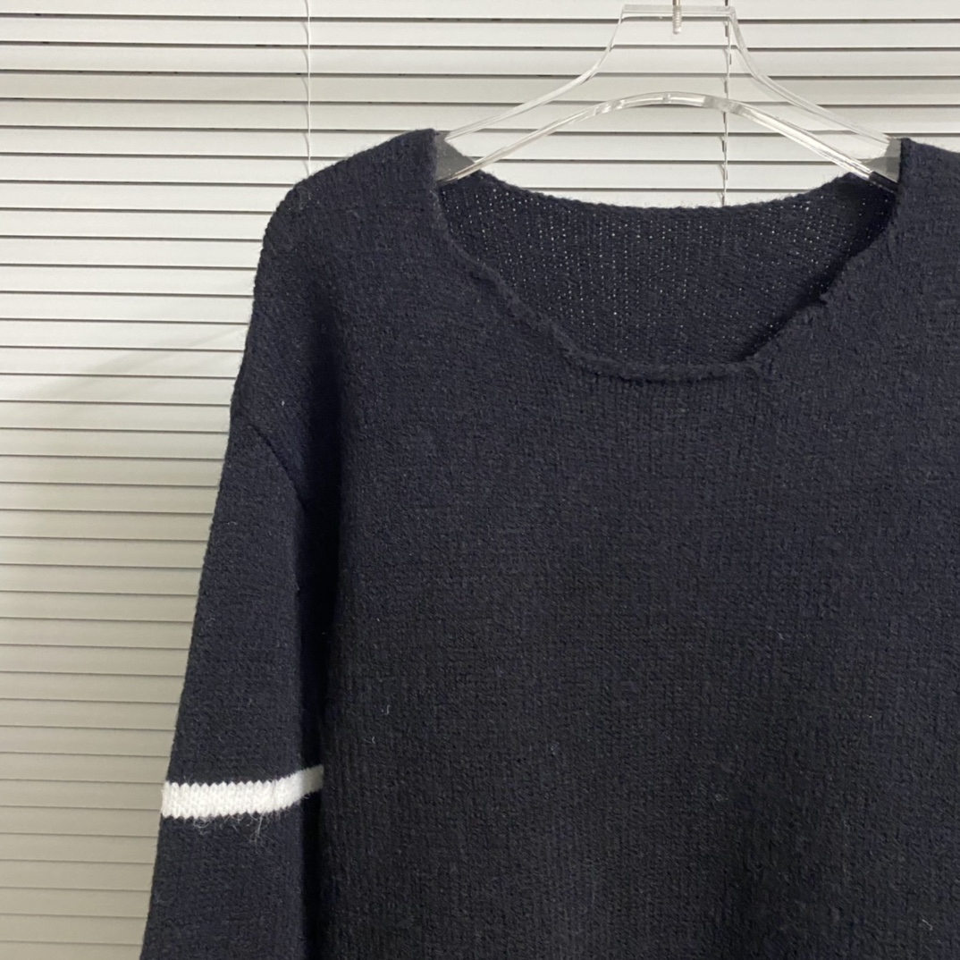 “348 Crooked Crustace Crusades: Sweaters in Blue, Almond, Black, Sizes SM-XXL” - 图片 4