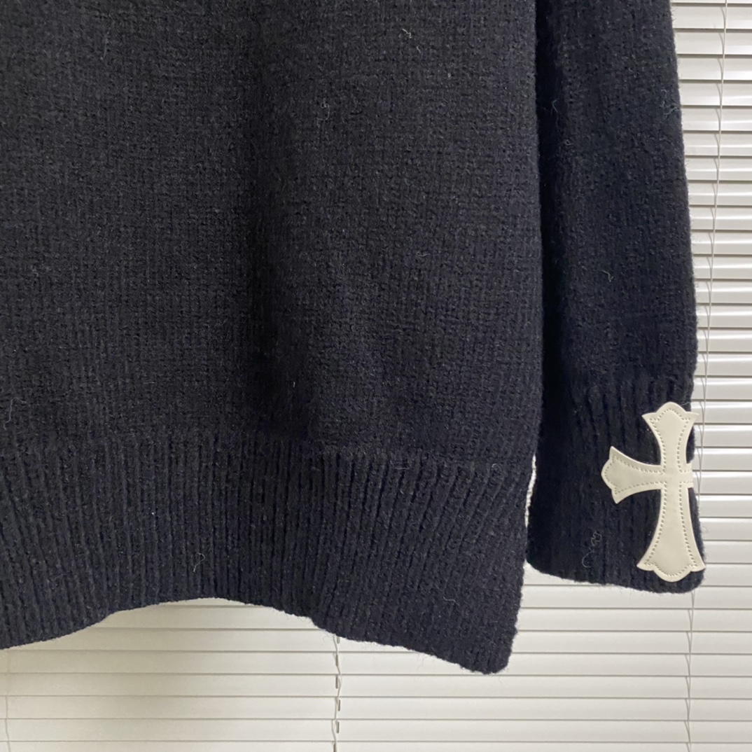 “348 Crooked Crustace Crusades: Sweaters in Blue, Almond, Black, Sizes SM-XXL” - 图片 5