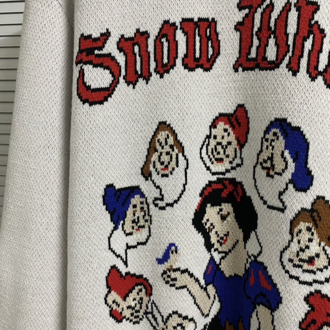 Supreme Snow White and Seven Dwarves Sweaters in Black and White, Multiple Sizes Available - 图片 8