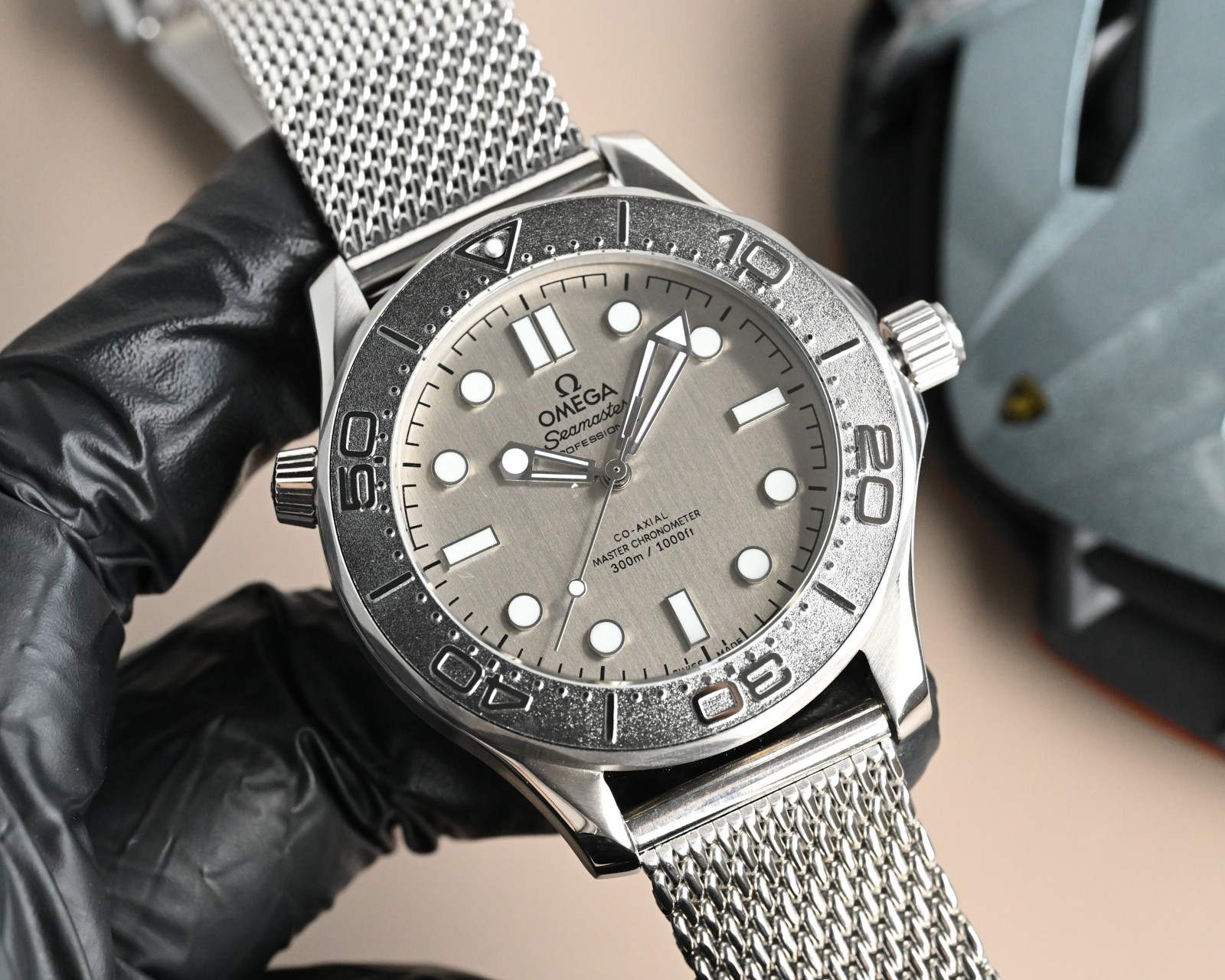 NO:158648,Tape Mesh Tape The latest Omega Seamaster series Mi watch debuts. Movie 007-No Time to Die>>The same style of seamaster worn by James Bond in the original mesh tape, developed according to the authentic product. It is made of 316 stainless steel, sapphire mirror, matched with the original imported 8800 movement. 42mm case!  , omega19860909胶带 网带 最新欧米茄海马系列米腕表登场 电影007-无暇赴死>>中的詹姆斯.邦德佩戴的海马同款 原版网带,按正品开发.采用316精钢打造,蓝宝石镜面,搭配原装进口8800机芯.42mm表壳！,,omega,Watch