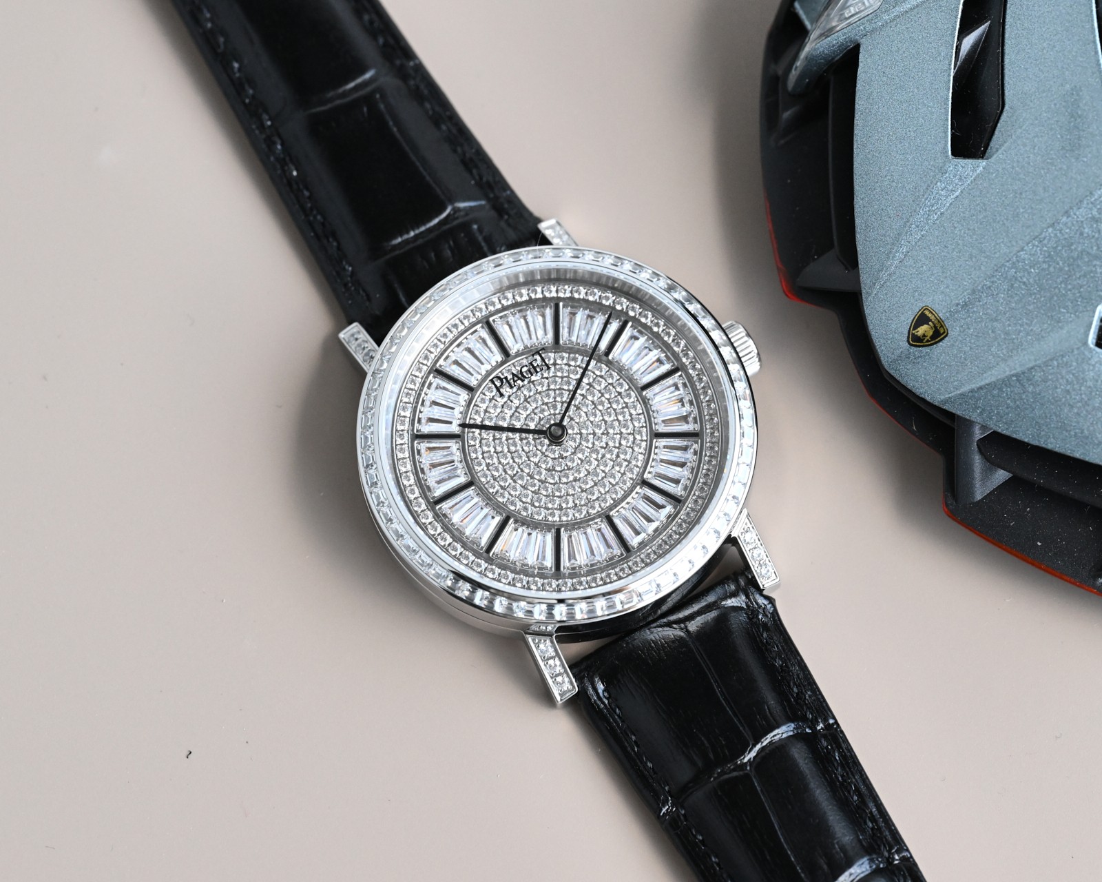 NO:387991,Count of Gold-PIAGET Plaget Count's Fine Jewels Count high-end jewelry watch full of stars T-square diamonds, 41×11MM diameter Citizen 8215 transparent movement Perfect appearance Full Star Series Equipped with simple two-pin design, high-end sapphire scraped mirror glass, equipped with 316L stainless steel case, wear-resistant imported calfskin strap, Piaget, cowhide19860909金伯爵-PIAGET Plaget Count‘s Fine Jewels 伯爵高级珠宝腕表满天星顶级T方钻石, 41×11MM表径 西铁城8215透底机芯 品相完美 满天星系列 搭载简约两针设计,高端蓝宝石刮镜面玻璃,配置316L精钢表壳,耐磨进口小牛皮表带,,piaget,cowhide,Watch