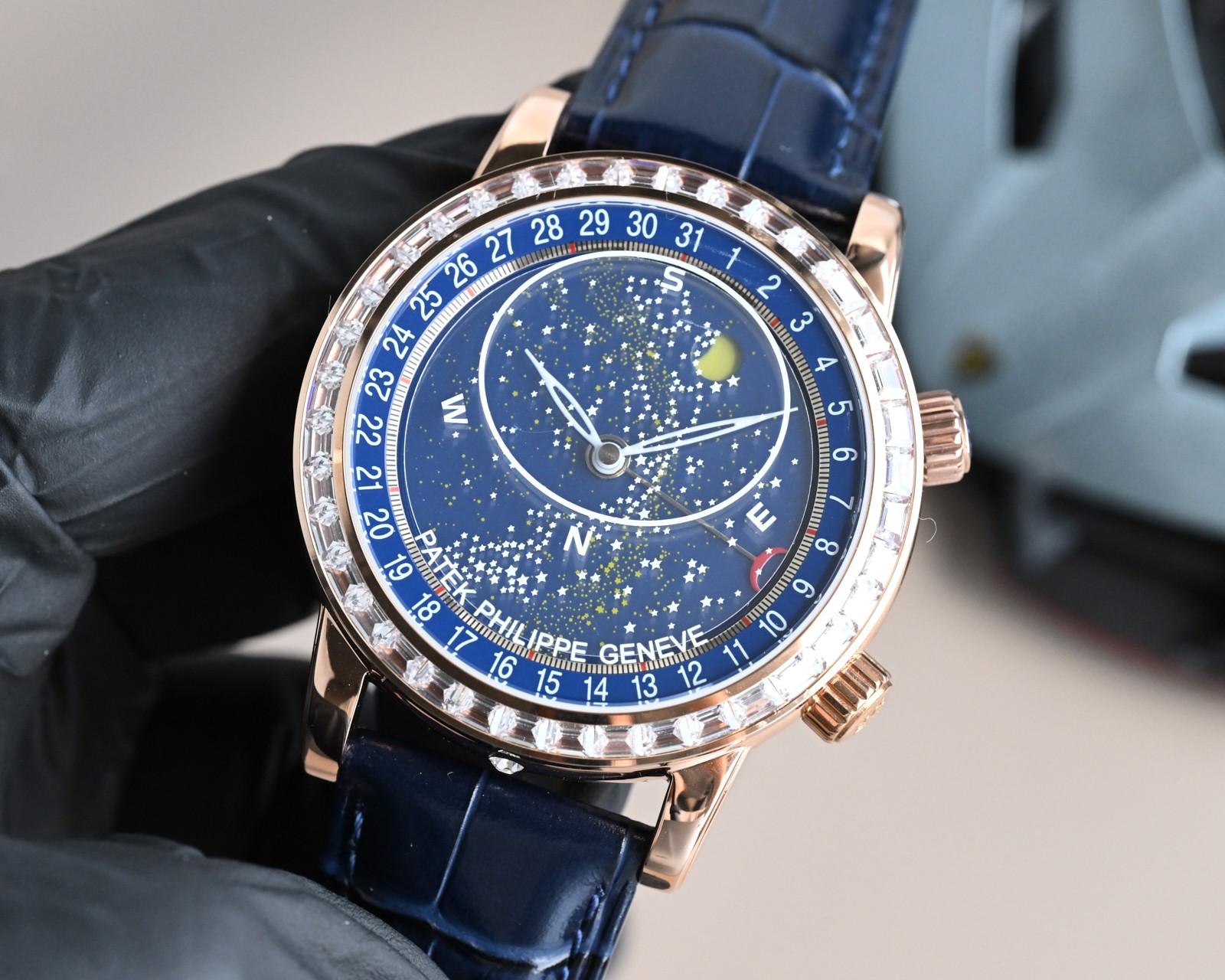 NO:388006,Patta-Starry Sky Upgrade Ultimate Edition Upgrades the Galaxy 6102 6104 Super Complex Function Series Geneva Sky Series Can you imagine wearing the Starry Sky on your wrist?  This starry sky watch has a unique astrological function. You can enjoy the Geneva sky map on the blue round dial and the golden moon trajectory. It lasts for 20 months. The pearl pyramid transformed from Citizen 8215 in Japan is as sensible as the genuine product. The moon on the dial will automatically change according to the full moon in the sky. The sapphire glass in the front and rear of the case adopts advanced technology to increase the refraction light of the glass, making the dial look more transparent. It seems that there is no feeling of glass. The back cover and glass are also concave like genuine products. Break the back cover and glass parallel to the glass. The white light case at the 6-character case and the strap are connected to the Swarovski process. It supports gem inspection, 4-character head adjustment time, calendar, moon disk, and starry sky disk rotation, swarovski19860909百达-星空升级终极版升级了银河系 6102款6104款超级复杂功能系列日内瓦苍穹系列你可想象把星空佩戴在腕上吗？这款星空腕表独具特别星象功能,蓝色圆表盘上就能欣赏日内瓦苍穹图,还有金色月球运行轨迹,熬时20个月 采用日本西铁城8215改造而成的珍珠陀,和正品一样机心 表盘上的月亮会根据天空的月亮月满圆月蚀弯的情况自动变化 表壳前后蓝宝石玻璃采用先进技术处理让玻璃折射光提高,让表盘看起来更加通透 似乎没有玻璃的感觉 后盖和玻璃也采用和正品一样凹型 打破传统手表后盖和玻璃平行,白光表壳在6字位表壳和表带连接处的宝石采用施华洛世奇工艺 支持宝石检验,4字把头调时间,日历,月亮盘 ,调星空盘转动,,swarovski,Watch
