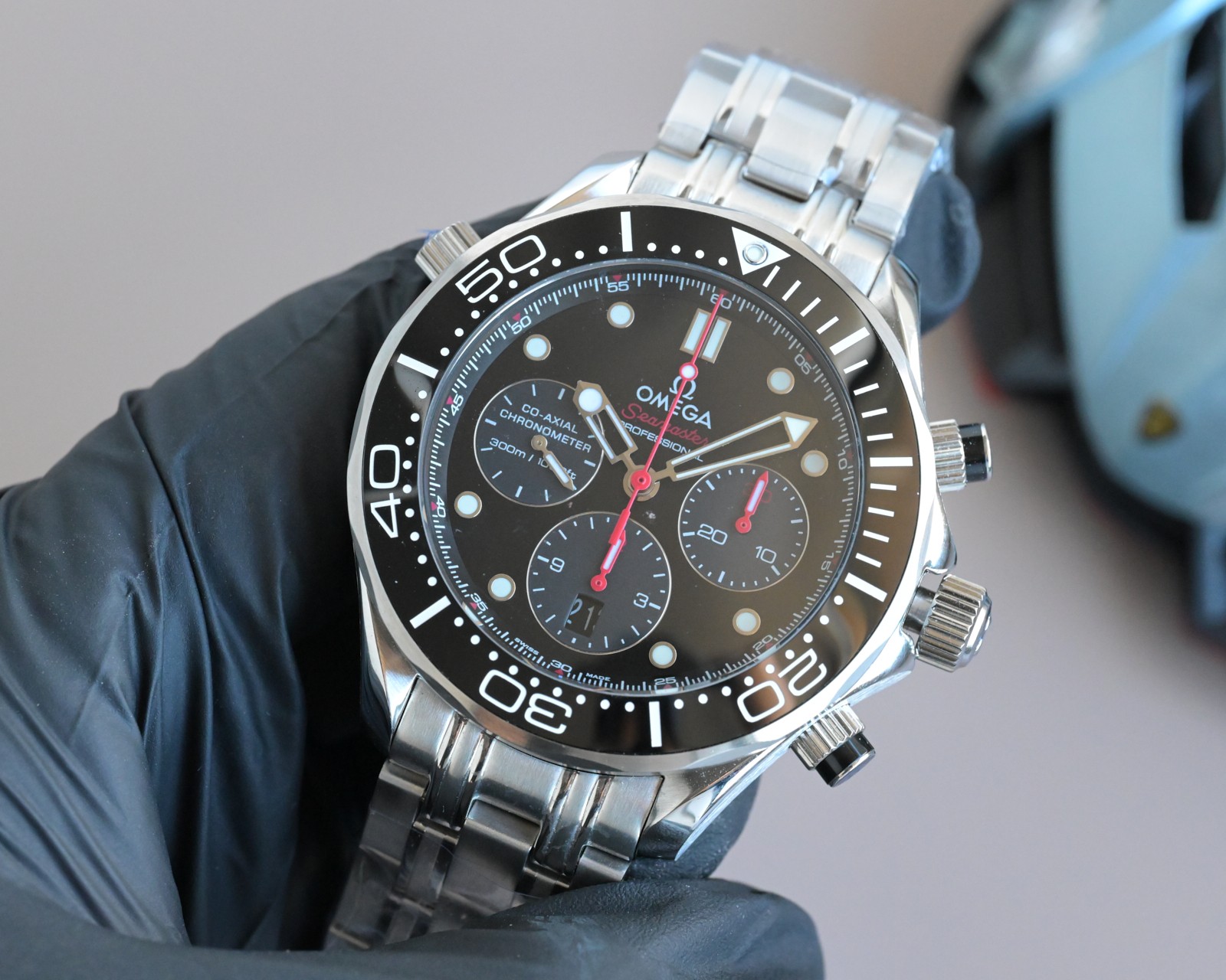 NO:385156,Start, steel belt Omega Seahorse 300 1-character disc surface is transparent, 2 The fine lines of the case will not break, the ring port will rotate crisply and smoothly. 3 The scales and characters on the ceramic ring are not easy to turn yellow, and the pure white and glossy font is brighter for a long time. 4 High difficulty 9 Bead steel belt must be polished in place to ensure no errors in assembly, and the moving head section is more appropriate. The steel belt and rubber strap can be easily replaced to switch different wearing styles. 5: A stable chronograph movement is adopted, with reliable quality. The 9 o'clock is the second hand, the 3 o'clock dial is 30 minutes, and the 6 o'clock 12-hour chronograph dial is ,,,omega19860909起,钢带 欧米茄海马300 1字盘面光泽度透亮 2表壳拉沙细腻纹路线条不会出现断纹,圈口转动声音清脆顺滑. 3陶瓷圈上的刻度和字 采用“白珐琅”工艺不易变黄长久保持纯白有光泽字体更亮. 4高难度9珠钢带每一粒都要打磨到位确保装配无误差,活动头节带起来更加贴手. 钢带与橡胶表带可轻易更换,切换不同的佩戴风格. 5:采用稳定的计时功能机芯,质量可靠.9点位为秒针,3点位表盘为30分钟计时,盘和6点位12小时计时盘.,,omega,Watch