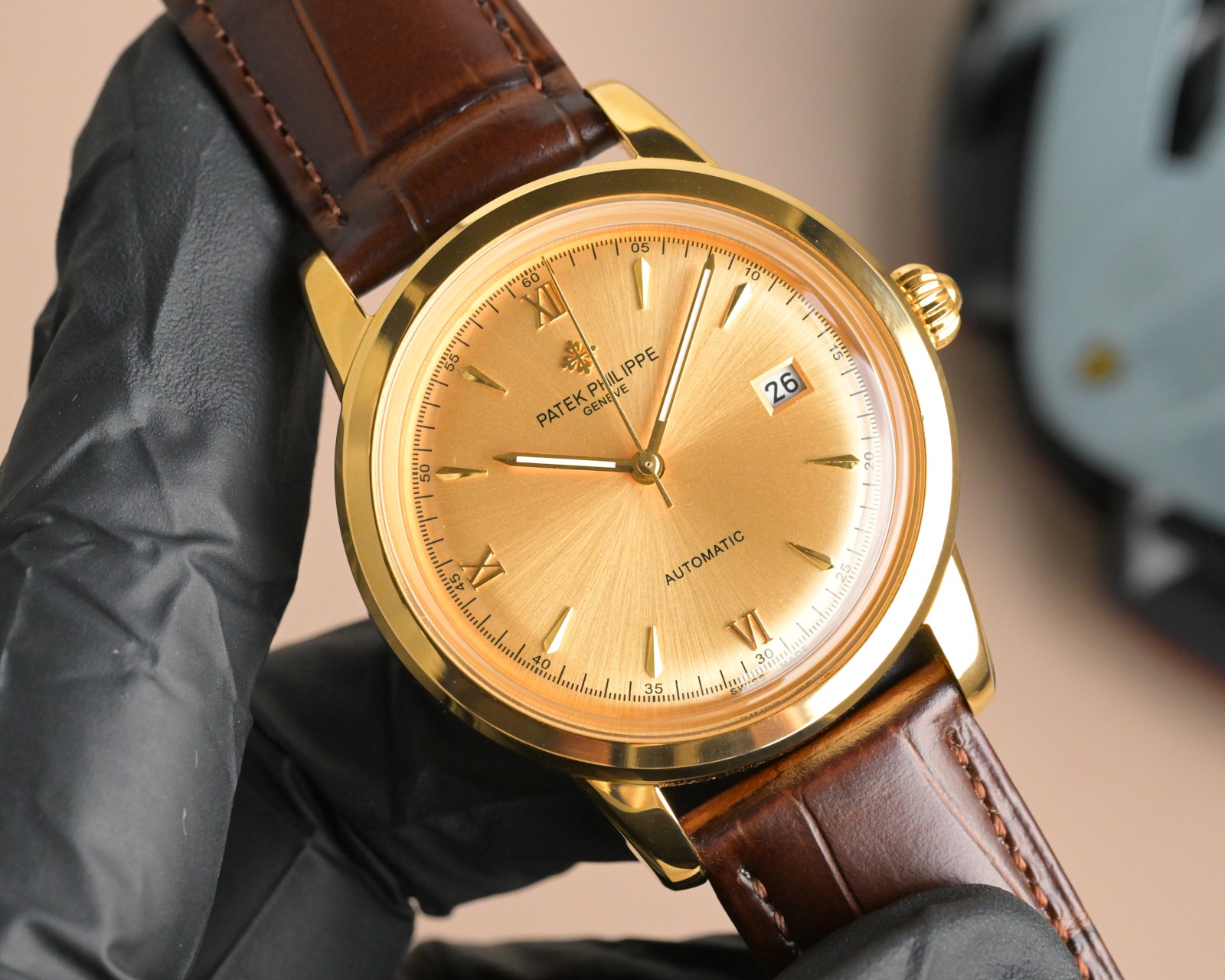 NO:602036,Platinum [Latest product in TW] The highest version of Patek Philippe watch on the market!  The TW watchmaker team spent 6 months carefully designing, daring to be the first, breaking through multiple technical bottlenecks, and striving for perfection!  [Case] The market's exclusive latest pot lid glass material, the dial is simple and extraordinary, 12 scales are integrated with the glass, the exclusive full diamond case has a super 3D three-dimensional effect, ultra-thin craftsmanship, and a diameter of 40mm. [Movement] The watch uses the original 9015 movement, with a vibration frequency of 28,800 times per hour, and zero repair quality. [Strap Buckle] The style is matched with Italian cowhide to make the wrist more comfortable and comfortable. The watch buckle is engraved with a classic logo, generous and classy.  Made by TW!  Welcome to reprint.,,patek philippe,cowhide19860909白金【 TW 年最新出品】百达翡丽市场最高版本腕表！TW制表师团队历时6个月精心设计,敢为人先,突破多层技术瓶颈,力求完美！【表壳】市场独家最新锅盖玻璃材质,表盘简而不凡,12个刻度与玻璃融为一体,独家的满钻表壳,具有超强3D立体感,超薄工艺,直径40mm.【机芯】腕表采用原装9015机芯,每小时振频28800次,零返修质量.【表带扣】款式搭配意大利牛皮让手腕更贴合舒适,腕表表扣上面刻有经典标志,大方富有档次. TW打造！欢迎转载.,,patek philippe,cowhide,Watch