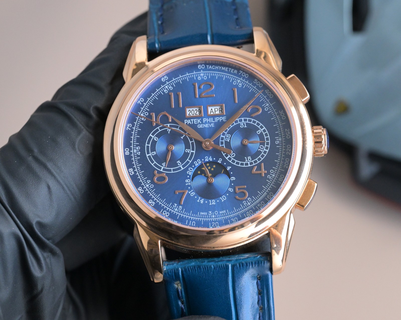 NO:602030,The upgraded version of the gold V4 'button' is upgraded to the original replica mold, Patek Philippe super complex function chronograph series!  Careful work, details 1. The team spent more than two years designing carefully, regardless of cost, daring to be the first, striving for perfection, overcoming many difficulties, and breaking through multi-layer technical bottlenecks. The movement model is an upgraded version of CH 29-535, with hollow exquisite lumps, and stable quality!  2 size 41mm, thickness 11mm!  3. The watch case is made of 316L all-steel with nano-plated platinum watch technology. The ring is embellished with South African diamonds, which further highlights the noble atmosphere. The strap is matched with Italian first-layer calfskin!  More elegant and classy!  You deserve it!  Please look for exclusive quality.,,cowhide19860909金V4升级版”扣子”升级原装复刻开模,百达.翡丽超级复杂功能计时系列！用心之作,细节方面 1团队历时两年多精心设计,不计成本,敢为人先,力求完美,克服重重难关,突破多层技术瓶颈,机芯型号为CH 29-535 升级版,镂空精致坨片,质量稳定！ 2尺寸41毫米,厚度11毫米！ 3表壳为316L全钢镀纳米铂金表技术,圈口点缀南非钻,更彰显高贵大气,表带搭配意大利头层小牛皮！更显大气上档次！ 你值得拥有！请认准独家品质.,,cowhide,Watch