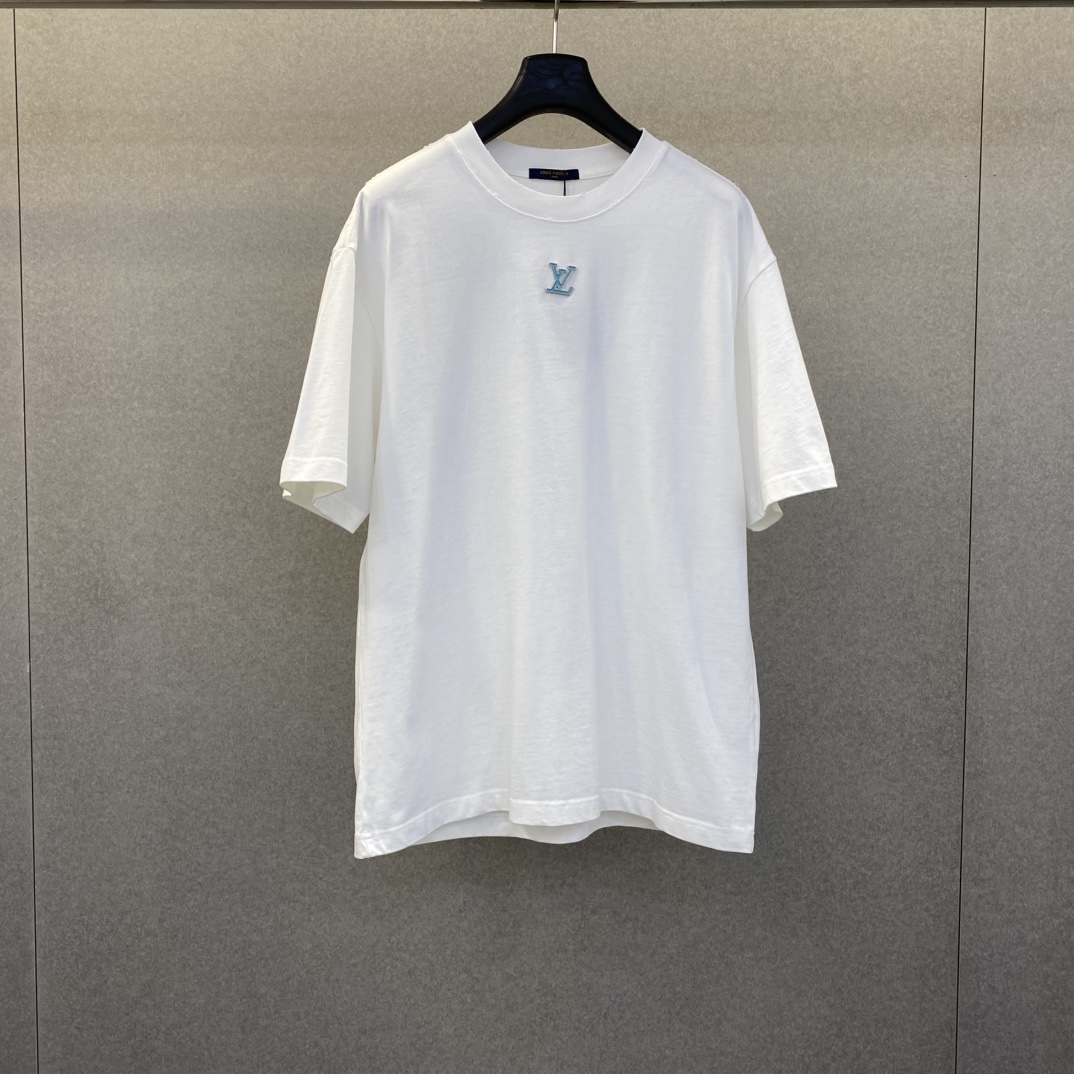 NO:723528,Lujia 2025 spring and summer new style metal letter logo cotton fabric short-sleeved size s-xL, Louis Vuitton-clothing, louis vuitton, louis vuitton, louis vuitton, T-shirt,19860909驴家 2025春夏新款金属字母标徽棉质面料短袖码数s-xL,路易威登-服装,louis vuitton,louis vuitton,louis vuitton,T-shirt,,Women's clothing