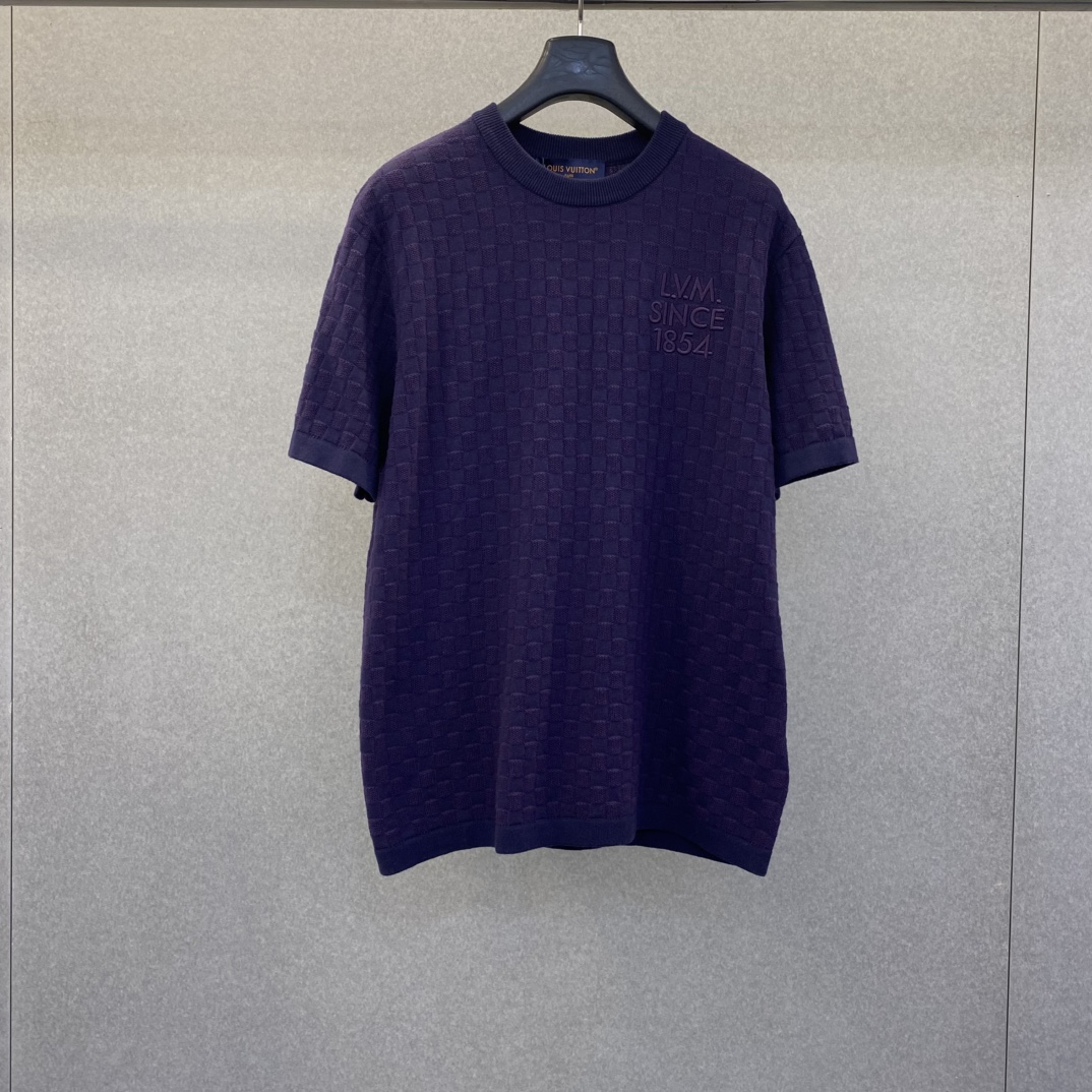 NO:854358,Lujia 26 early spring new style checkerboard letter embroidery jacquard knitted round neck short sleeve size s-xL, Louis Vuitton-clothing, louis vuitton, louis vuitton, louis vuitton, T-shirt,19860909驴家 26早春新款棋盘格字母刺绣提花针织圆领短袖码数s-xL,路易威登-服装,louis vuitton,louis vuitton,louis vuitton,T-shirt,,Women's clothing