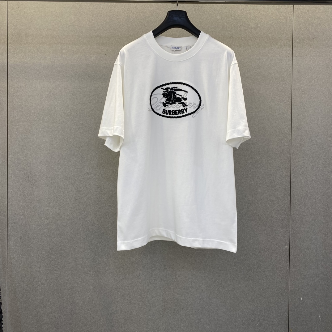 NO:755266,Bur 26 Spring and Summer New Year of the Horse Series Limited Knight Embroidered Letters Round Neck Short Sleeves Size: xs-L, Burberry-clothing, burberry, T-shirt,19860909Bur 26春夏新款马年系列限定骑士刺绣字母圆领短袖码数: xs-L,博柏利-服装,burberry,T-shirt,,Women's clothing