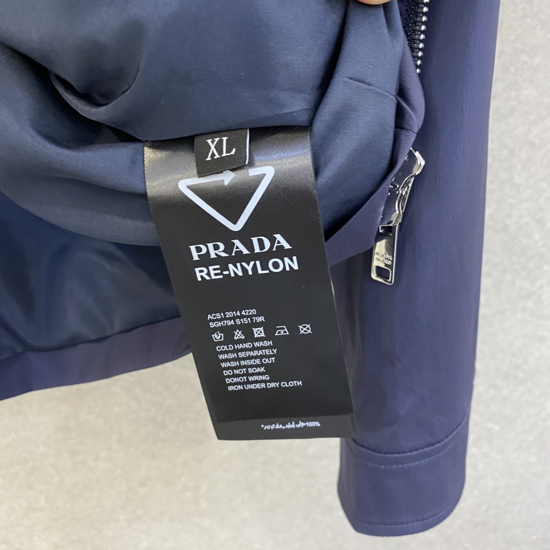 PRAD 26早春新款🌟 三角标识翻领外套🔥细节完美对版 百搭爆款 码数：48-5689005