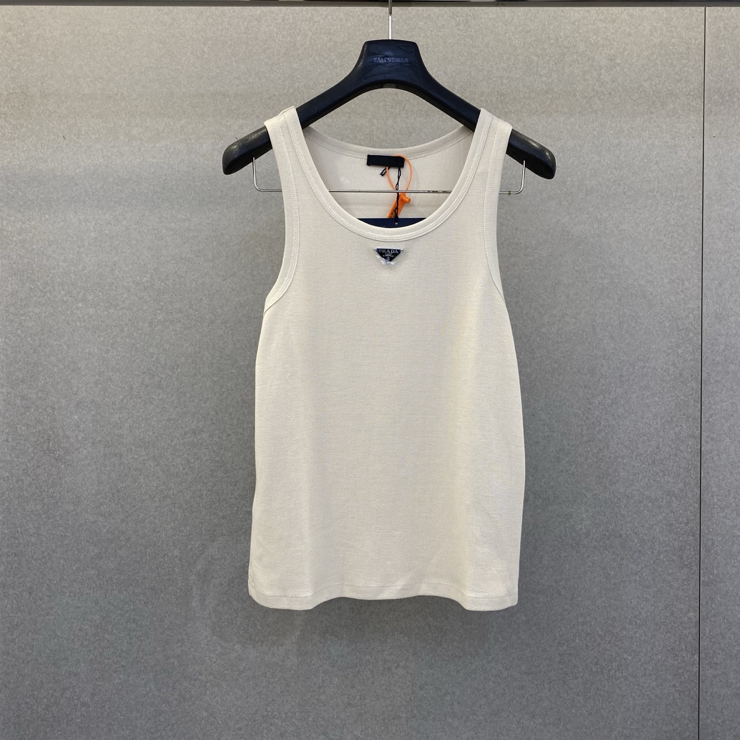 NO:857806,PRAD 26 spring and summer new triangle logo vest for men and women, size s-xL, Prada-clothing, prada, prada,19860909PRAD 26春夏新款三角标识背心男女同款 码数s-xL,普拉达-服装,prada,prada,,Women's clothing