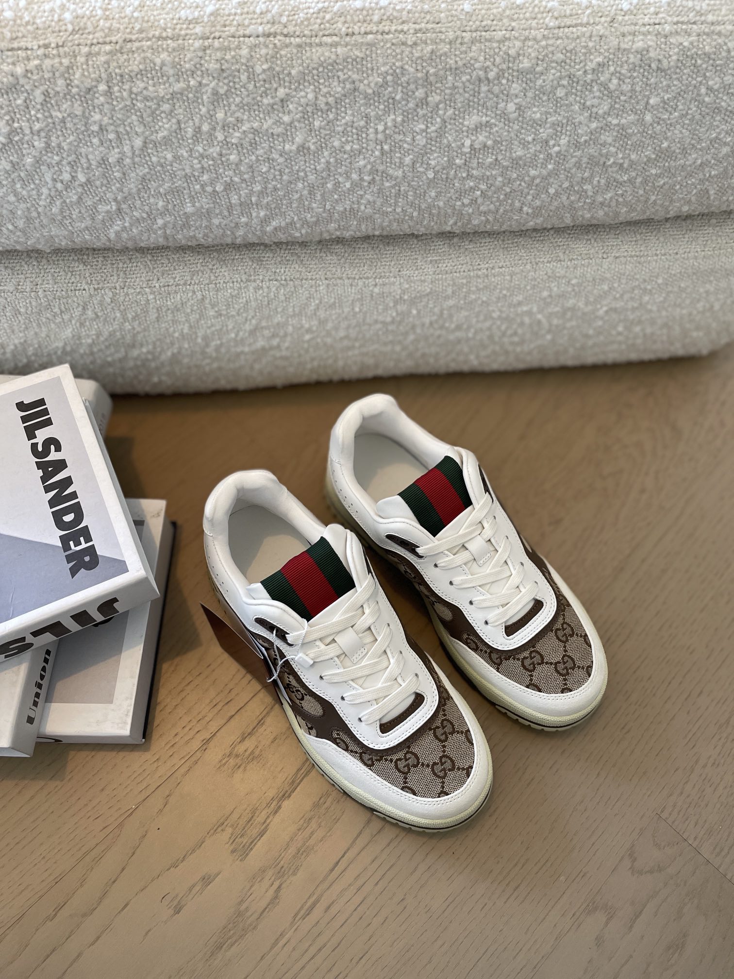 Gucci Flawless
 Shoes Sneakers White Cowhide Vintage Sweatpants