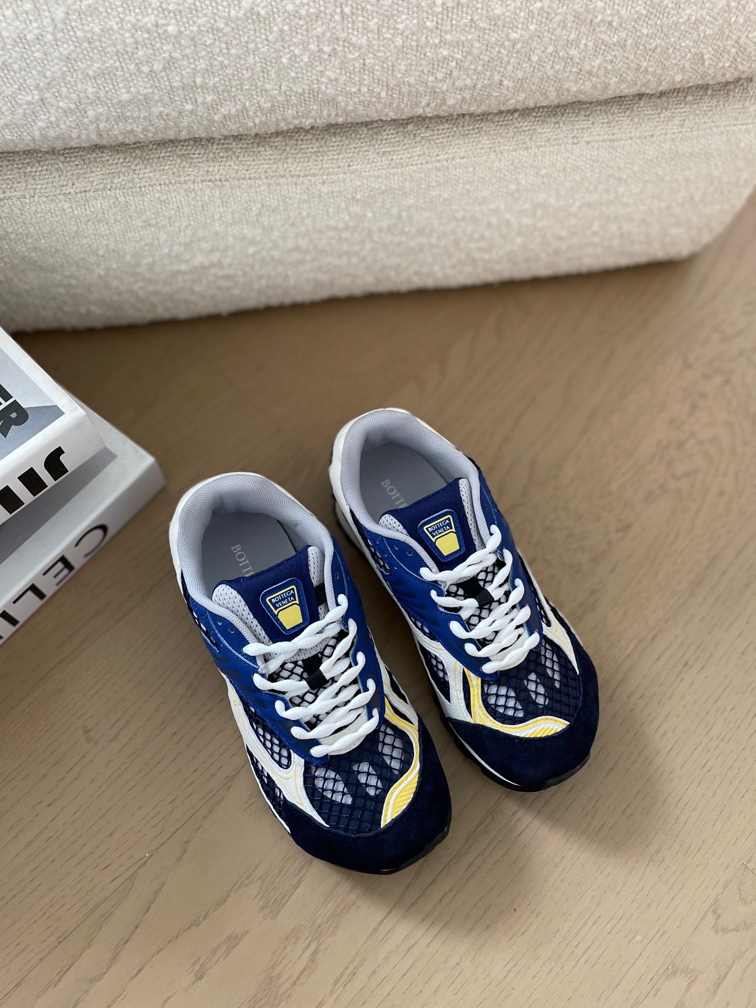 NO:233357,Bottega Veneta BV Orbit sneakers Wang Yibo Same style couple dad shoes Runner sneakers, using lightweight technology mesh fabric. Matched with geometric patterns to design rubber outsole. Wangfang series High-version Observe the bagging process. The actual height is much higher, and the legs are still thin. Very nice. Size 35-39 40-41 orders for men 39-45 39.44.45 orders No. 3186-1 Women 320, men 330, casual shoes/sports shoes, bottega veneta, bottega veneta, bottega veneta, sneakers19860909Bottega Veneta BV Orbit运动鞋 王一博 同款 情侣款老爹鞋 Runner运动鞋,采用轻质科技网布面料. 搭配几何图案设计橡胶外底. 王炸系列 高版本 认准套包工艺 实际增高很多哦,还是一样显腿细 非常nice 码数女35-39 40-41订 男39-45 39.44.45订 编号3186-1 女320,男330,休闲鞋/运动鞋,bottega veneta,bottega veneta,sneakers,Women's Shoes