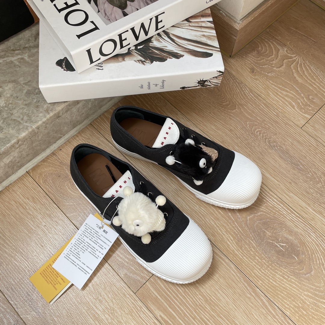 NO:262402,Marni Creative Director Francesco Risso is good at bright colors x vibrant. This time, Bondi B3LS cooperation drew 