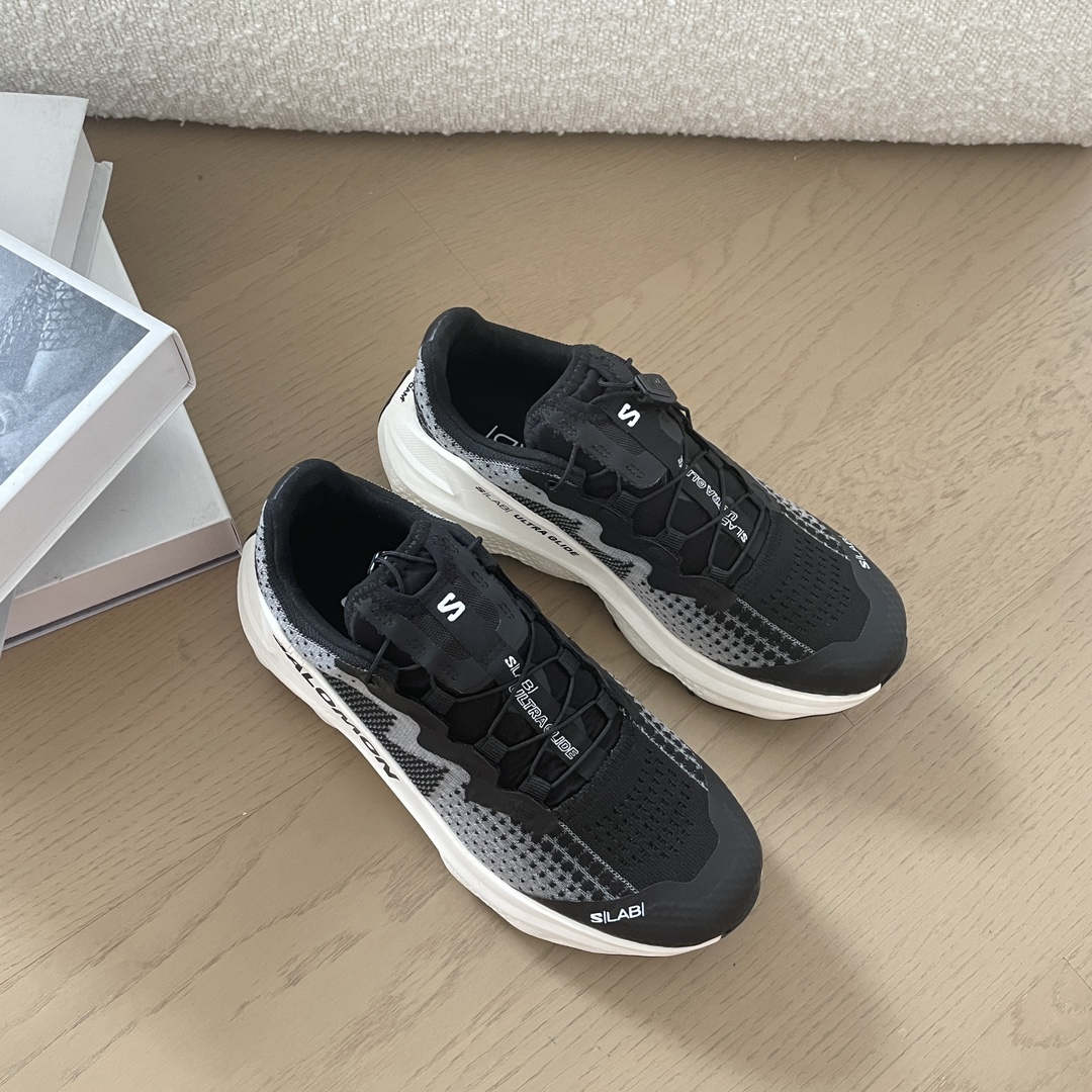 NO:262374,The return of Salomon S-lab has gained an increasingly diversified consumer group from its original exclusive female to a more universal market positioning. This is not only an evolution of past design, but also a symbol of brands embracing diversity and innovation. As consumers' demand for personal expression continues to grow, Salomon has obviously been fully prepared for this trend. Salomon sports shoes, material, technology fabric, sole, sports sole, size number, women's size 35-40, men's size 40-45, number, casual shoes/sports shoes, sneakers19860909Salomon S-lab 的回归,从原本女性专属到更具普世的市场定位收获了日益多元化的消费群体.这不仅是对过往设计的一次进化,也是品牌拥抱多样性与创新的象征.随着消费者对于个性表达的需求持续增长,Salomon 显然已经为这一趋势做好了充分的准备. 萨洛蒙 运动鞋 材质科技面料 鞋底运动大底 码数女码35-40 男码40-45 编号,休闲鞋/运动鞋,sneakers,Women's Shoes