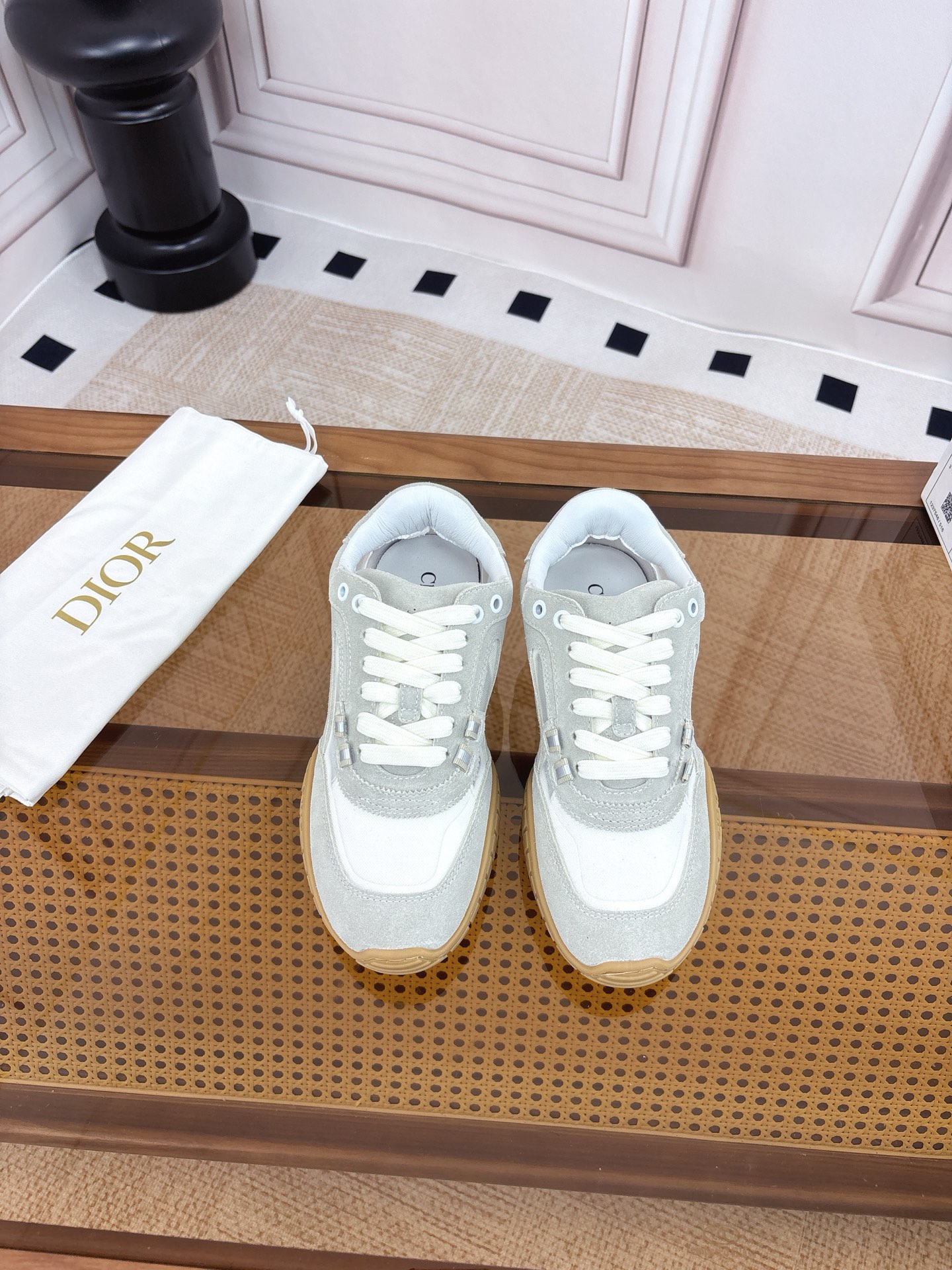 NO:667840,Top version!  !  !  Dior Tech sneakers for couples, Dior Tech is newly launched, exquisite color matching, autumn and winter atmosphere ~ This Dior Tech sneaker is a new product of the 2026 early spring ready-to-wear series, with fashionable details, highlighting retro aesthetics. Cow leather and suede cow leather uppers are paired with transparent mesh fabric side splicing, and the heel and tongue are embellished with the Christian Dior Paris logo. The textured Dior logo sole of the same color adds a high-end style.  Upper material fabric, cow leather split leather, Christian Dior Paris logo on the heel and tongue. Textured Dior logo rubber sole embellished with Christian Dior's lucky star symbol!  Size 35-46 (41 for women and 46 for men, custom made and non-returnable), casual shoes/sports shoes, dior, dior, sneakers, cowhide19860909顶级版本！！！ Dior Tech 运动鞋 情侣款,迪奥Tech全新上线,精美配色,秋冬氛围款～这款 Dior Tech 运动鞋是二零二六早春成衣系列新品,搭配时尚细节,彰显复古美学.牛皮革和绒面牛皮革鞋面,搭配透明网眼织物侧面拼接,后跟和鞋舌点缀以 ChristianDior Paris 标志.富有纹理的同色调 Dior 标志鞋底增添高订风范. 帮面材质织物,牛剖层革,牛皮革后跟和鞋舌饰以 Christian Dior Paris 标志 富有纹理的 Dior 标志橡胶鞋底饰以 Christian Dior 的幸运星符号！ 码数35-46（女41男46定做不退换）,休闲鞋/运动鞋,dior,dior,sneakers,cowhide,Women's Shoes