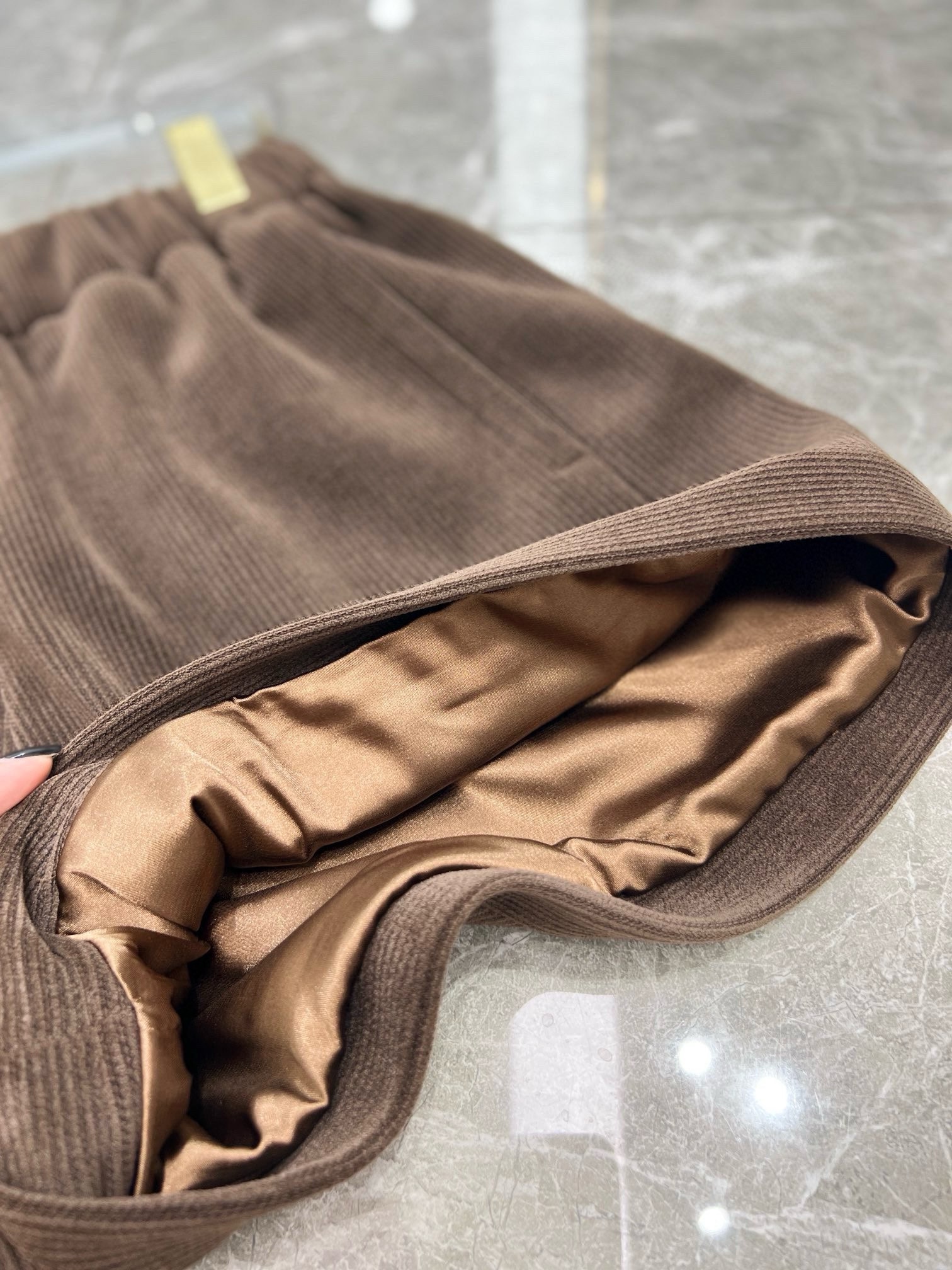 YSL Winter Suit Featuring High-End Quality and Schinel Fabric with Rib Detail - 图片 7