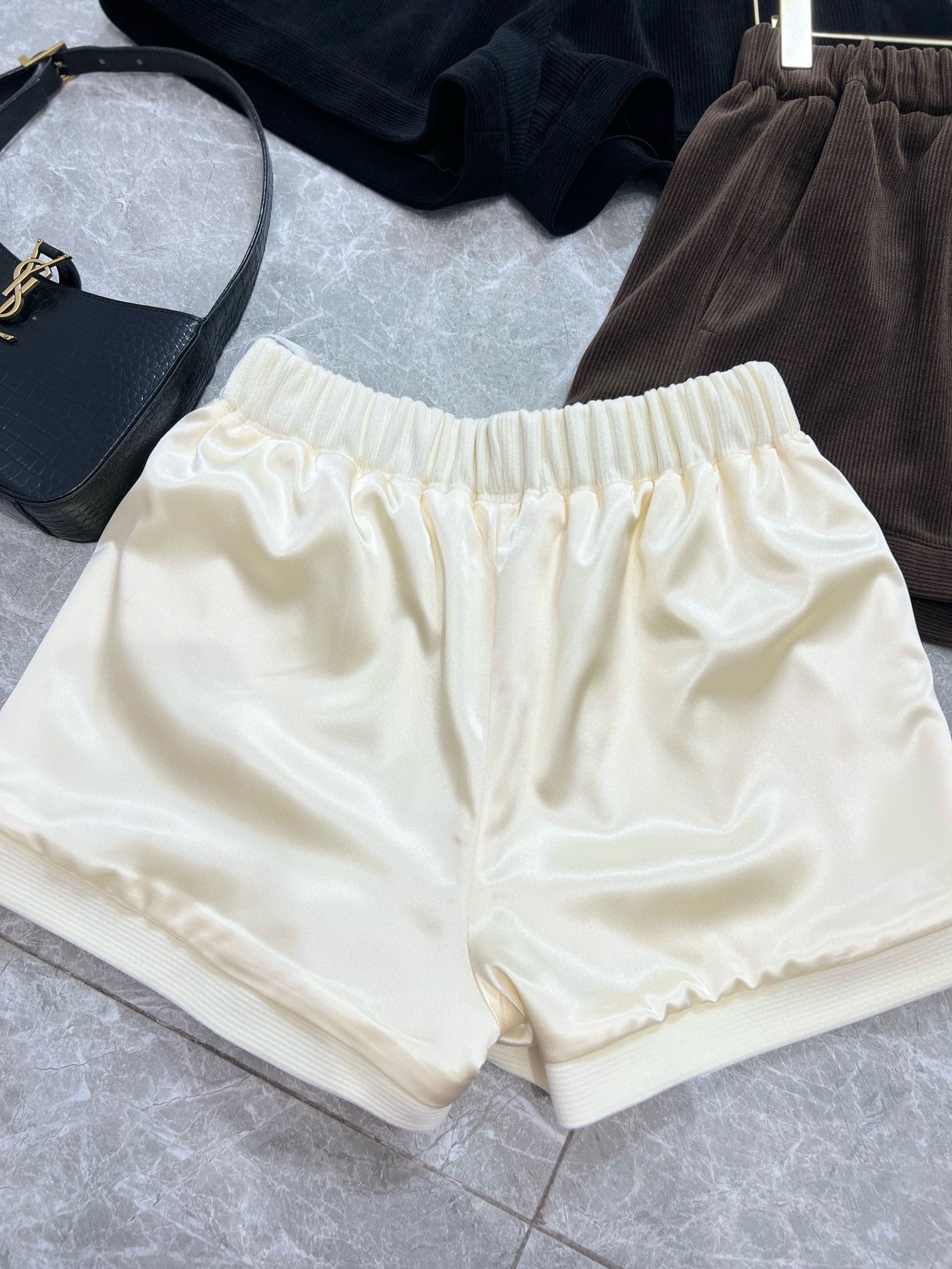 YSL Winter Suit Featuring High-End Quality and Schinel Fabric with Rib Detail - 图片 5