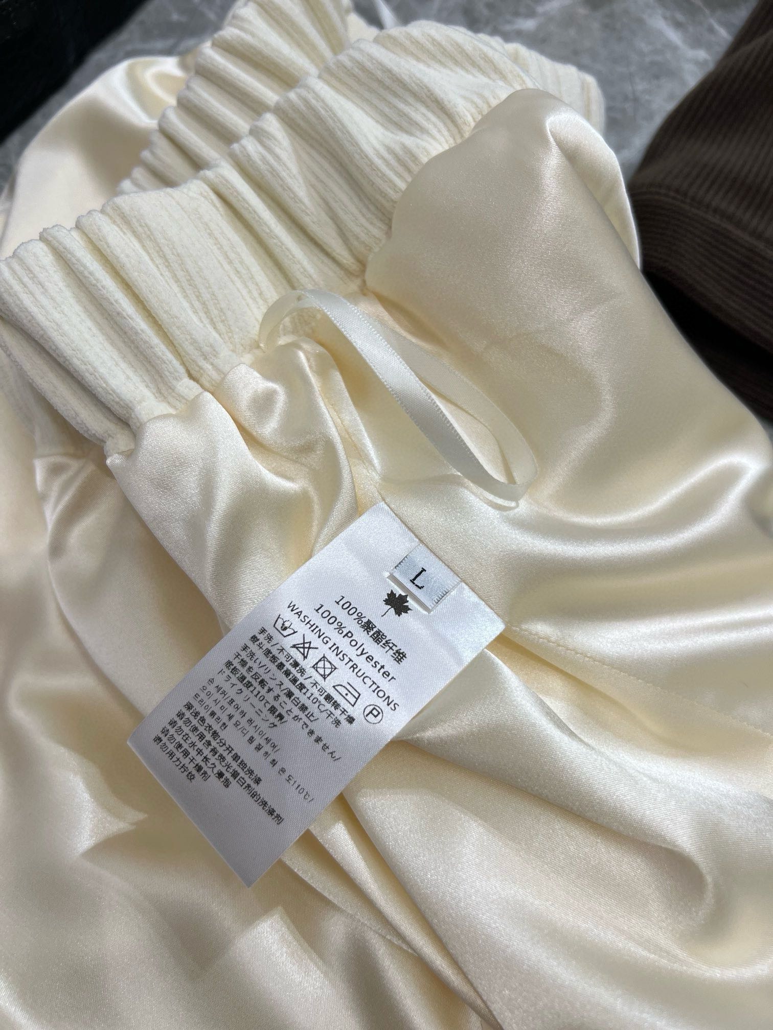 YSL Winter Suit Featuring High-End Quality and Schinel Fabric with Rib Detail - 图片 6