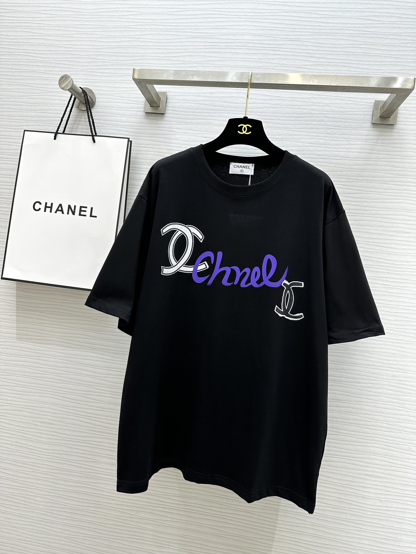 #Chane♡²⁴ss涂鸦T恤 宽松版型超级时髦 高品质定制 现货首发size：S/M/L（lbewbjsd496yedsj）