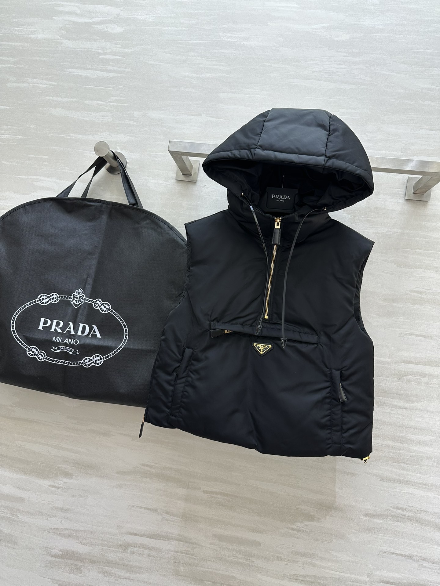 Prada Abbigliamento Canotta Gilet Bianco Nylon Anatra bianca giù Collezione Autunno/Inverno Top con cappuccio