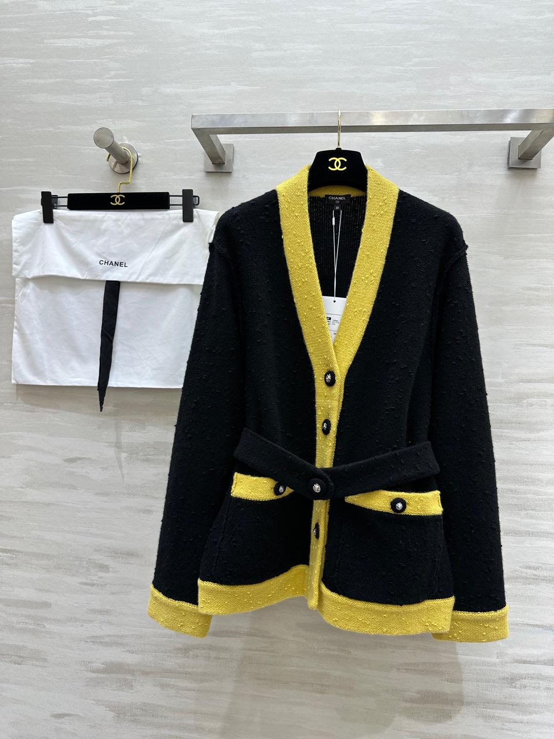 NO:295048,#ChaneK contrasting color v-neck wool cardigan jacket Original development fixed weaving and dyeing high quality spot first release size36/38/40, chanel, jackets & coats, alexander wang19860909#ChaneK撞色v领羊毛开衫外套 原版开发 定织定染 高品质 现货首发size36/38/40,,chanel,jackets & coats,alexander wang,Women's clothing