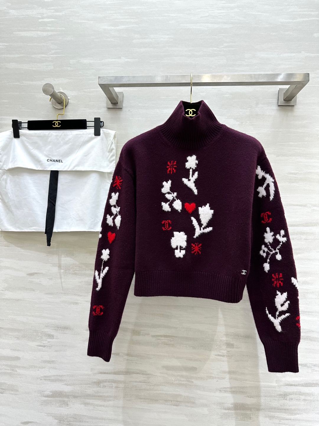 NO:294857,#ChaneN ski series turtleneck flower sweater cashmere mulberry silk guarantees feel and upper body comfort Christmas and New Year color scheme Original development High quality customization Spot first-time size36/38/40, chanel,sweaters,alexander wang19860909#ChaneN 滑雪系列 高领花朵毛衣 羊绒桑蚕丝 保证手感和上身舒适度 圣诞新年配色 原版开发 高品质定制 现货首发size36/38/40,,chanel,sweaters,alexander wang,Women's clothing