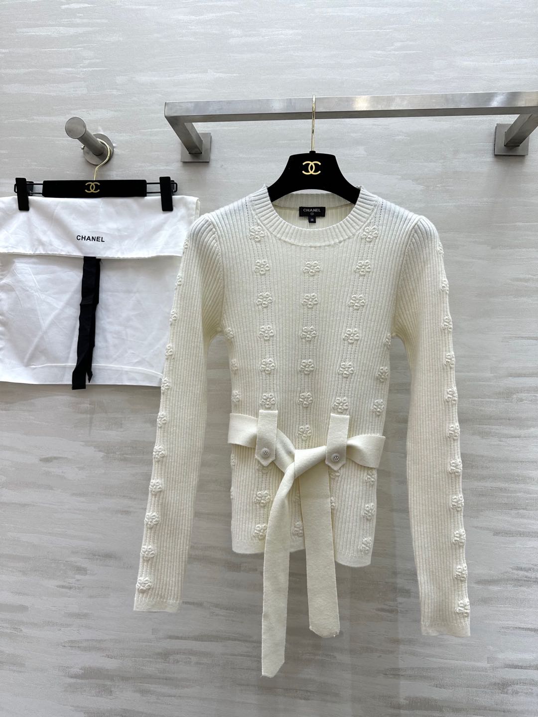 NO:294836,#ChaneC Flower relief belt long-sleeved sweater Jennie same style cashmere   special yarn Original development High quality spot first release size36/38/40, chanel, sweaters, alexander wang19860909#ChaneC 花朵浮雕腰带长袖毛衣 Jennie同款 羊绒 特种纱线 原版开发 高品质 现货首发size36/38/40,,chanel,sweaters,alexander wang,Women's clothing