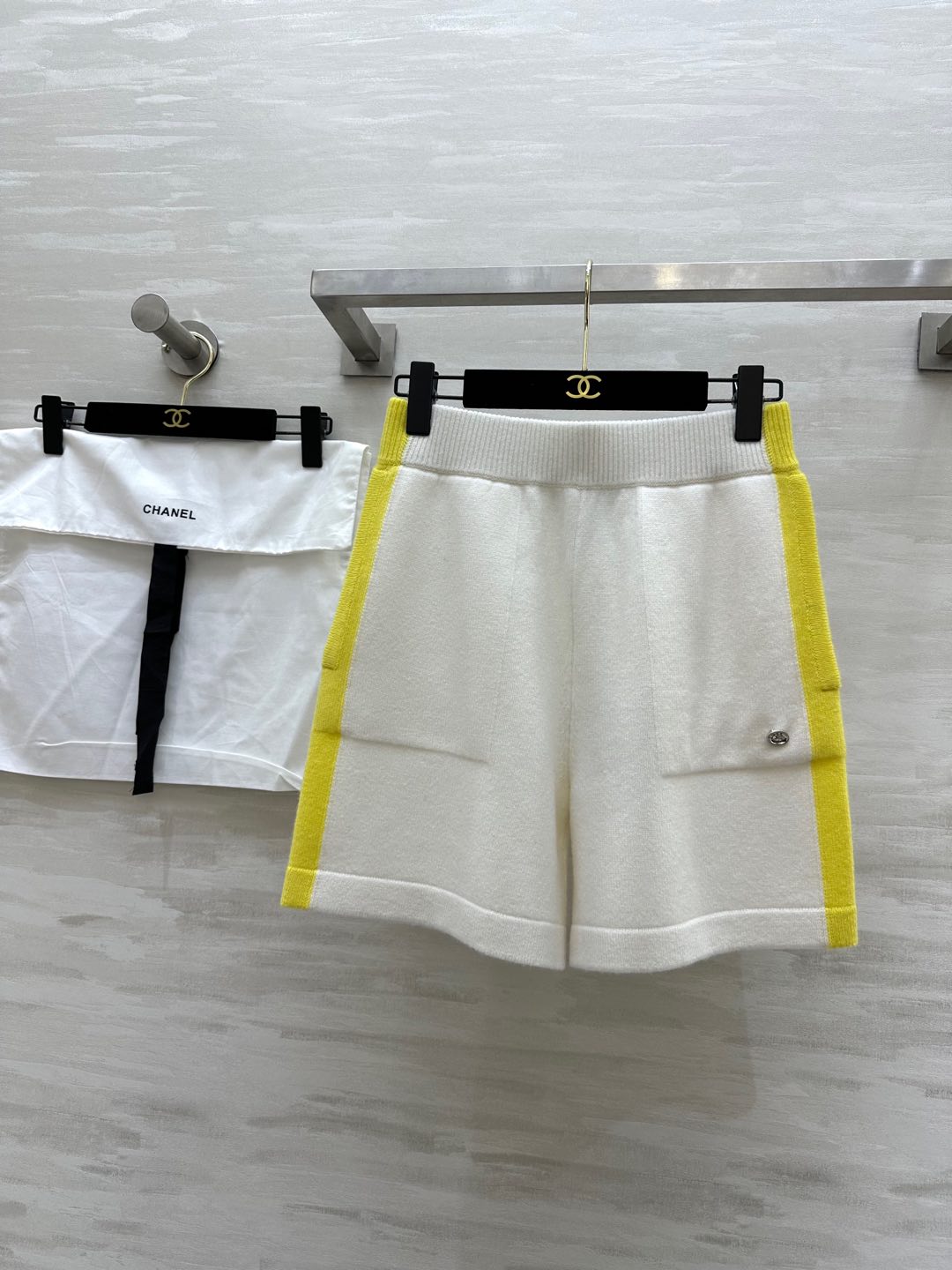 NO:294797,#ChaneC Early Spring Vacation Series Color-blocked cashmere shorts Cashmere yarn Original purchase and development High-quality customization Spot first-time size36/38/40, Chanel, shorts, alexander wang19860909#ChaneC 早春度假系列 拼色羊绒短裤 羊绒纱线 原版购入开发 高品质定制 现货首发size36/38/40,,chanel,shorts,alexander wang,Women's clothing