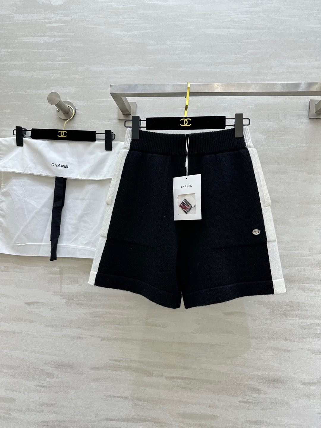NO:294785,#ChaneC Early Spring Vacation Series Color-blocked cashmere shorts Cashmere yarn Original purchase and development High-quality customization Spot first-time size36/38/40, Chanel, shorts, alexander wang19860909#ChaneC 早春度假系列 拼色羊绒短裤 羊绒纱线 原版购入开发 高品质定制 现货首发size36/38/40,,chanel,shorts,alexander wang,Women's clothing