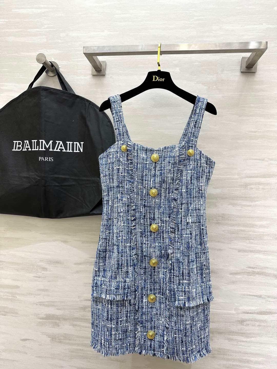 NO:294714,#Balmass new blue and white braided suspender dress Customized open mold lion buttons exquisite and high-end three-dimensional tailoring slim fit style The upper body is super slim and tall, noble and wealthy must-have item High-quality customization () Spot first-time sizeS/M/L (S size bust 82, waist 74, shoulder strap skirt length 84), ,balmain, skirts, alexander wang19860909#Balmass新款 蓝白编织吊带连衣裙 定制开模狮子纽扣精致高级 立体剪裁修身版型 上身超级显瘦显高挑 贵气千金感必入单品 高品质定制() 现货首发sizeS/M/L（S码胸围82,腰围74,含肩带裙长84）,,balmain,skirts,alexander wang,Women's clothing