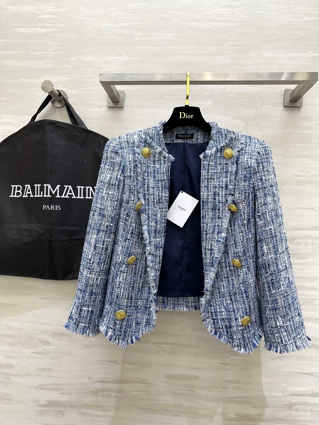 NO:294709,#Balmass new blue and white braided wooled jacket jacket Customized molded lion buttons exquisite and high-end three-dimensional tailored slim fit style The upper body is super slim and tall, noble and wealthy must-have item High-quality customization () Spot first-time sizeS/M/L (S size shoulder width 40, bust 88, 53 length),,balmain,jackets & coats,jackets & coats,alexander wang19860909#Balmass新款 蓝白编织毛须边夹克外套 定制开模狮子纽扣精致高级 立体剪裁修身版型 上身超级显瘦显高挑 贵气千金感必入单品 高品质定制() 现货首发sizeS/M/L（S码肩宽40,胸围88,衣长53）,,balmain,jackets & coats,jackets & coats,alexander wang,Women's clothing