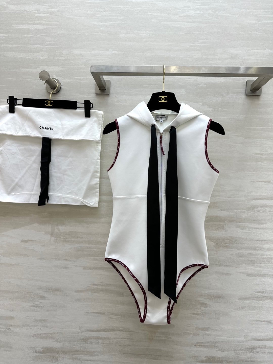 NO:294703,#ChaneC bow hooded one-piece swimsuit Jennie/Kunling same style Original development High-quality customization Spot first-time size36/38/40, Chanel,hats,swimsuits,alexander wang19860909#ChaneC 蝴蝶结连帽连体泳衣 Jennie/昆凌同款 原版开发 高品质定制 现货首发size36/38/40,,chanel,hats,swimsuits,alexander wang,Women's clothing