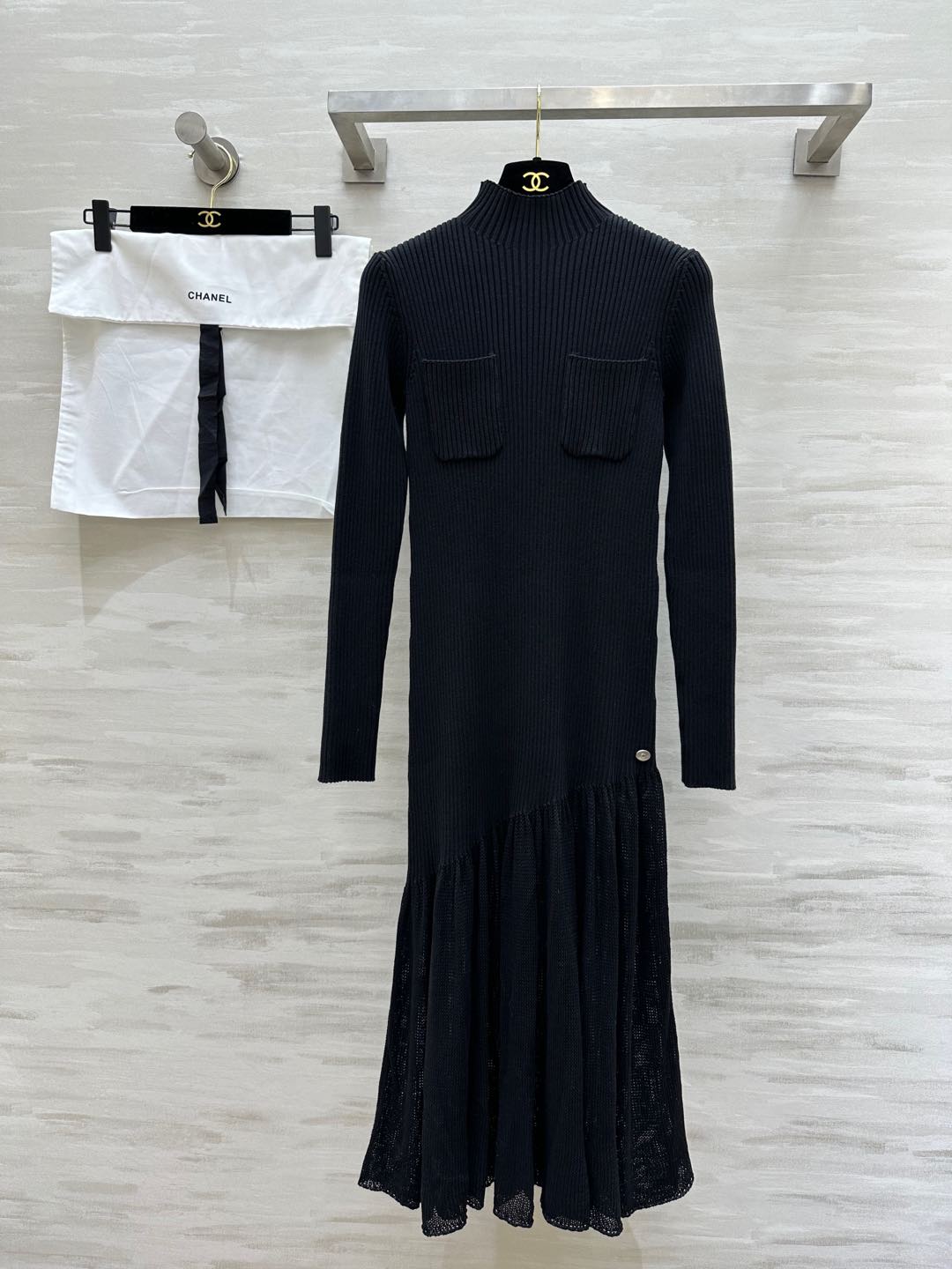 NO:295937,#Chane/K Show series, same style as Jin Gaoyin, knitted long skirt, high elasticity on the upper body, super slimming, double pocket design on the chest, original development, high quality, spot first-time size36/38/40,,chanel, skirts,alexander wang19860909#Chane/K 秀款系列 金高银同款 针织长裙 上身弹力大 超显瘦 胸前添加双口袋设计 原版开发 高品质 现货首发size36/38/40,,chanel,skirts,alexander wang,Women's clothing